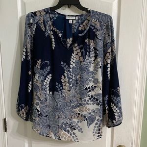 Charter Club XL long sleeve blouse. Peep hole closure in front.
